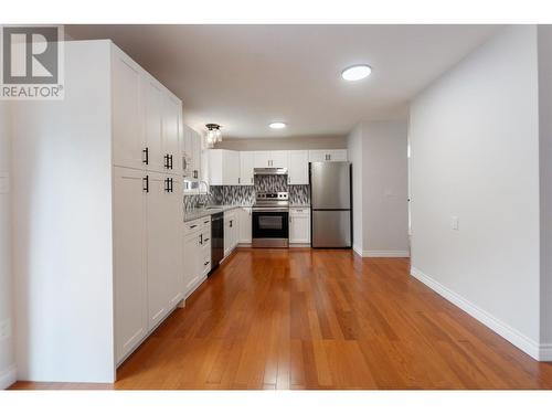 5228 Thomas Place, Okanagan Falls, BC - Indoor Photo Showing Kitchen