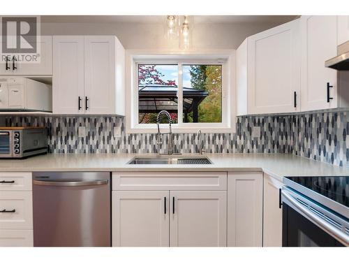 5228 Thomas Place, Okanagan Falls, BC - Indoor Photo Showing Kitchen