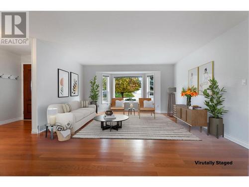 5228 Thomas Place, Okanagan Falls, BC - Indoor Photo Showing Living Room