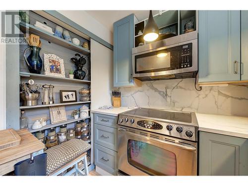 1740 Mountain Avenue, Kelowna, BC - Indoor Photo Showing Kitchen