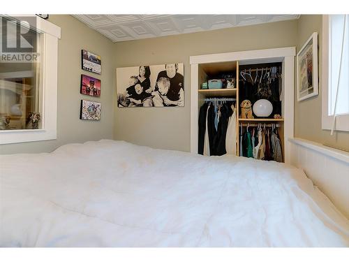 1740 Mountain Avenue, Kelowna, BC - Indoor Photo Showing Bedroom