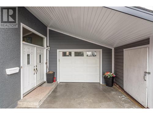 1740 Mountain Avenue, Kelowna, BC -  Photo Showing Garage