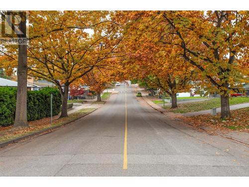 1740 Mountain Avenue, Kelowna, BC - Outdoor