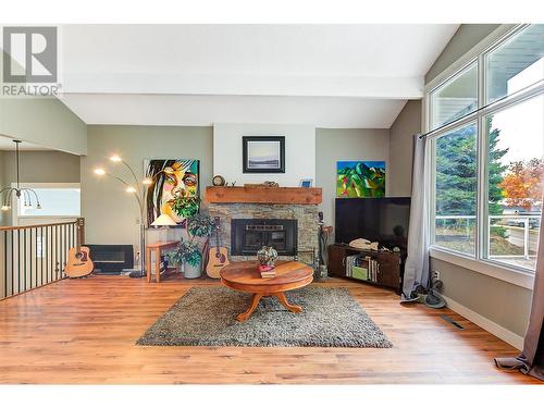 1740 Mountain Avenue, Kelowna, BC - Indoor With Fireplace