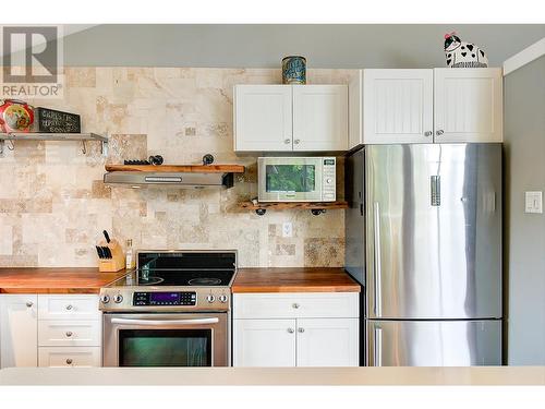 1740 Mountain Avenue, Kelowna, BC - Indoor Photo Showing Kitchen