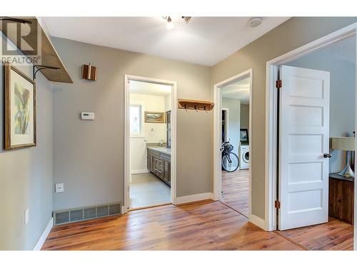 1740 Mountain Avenue, Kelowna, BC - Indoor Photo Showing Other Room