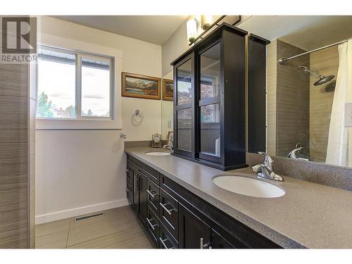 1740 Mountain Avenue, Kelowna, BC - Indoor Photo Showing Bathroom