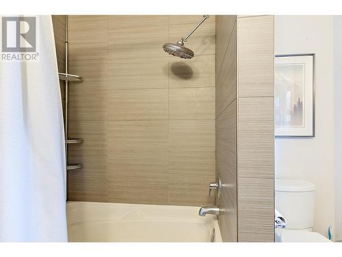 1740 Mountain Avenue, Kelowna, BC - Indoor Photo Showing Bathroom