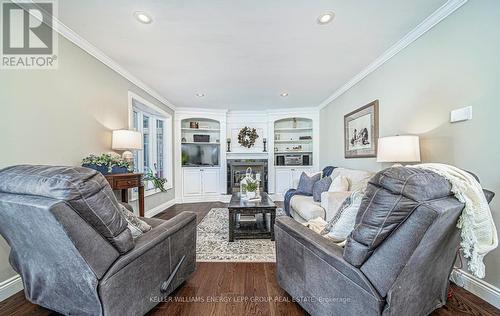 8 Sunny Ridge Trail, Clarington, ON - Indoor Photo Showing Living Room