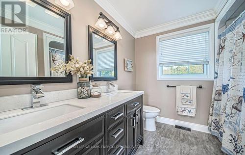 8 Sunny Ridge Trail, Clarington, ON - Indoor Photo Showing Bathroom