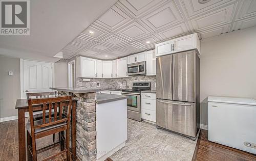 8 Sunny Ridge Trail, Clarington, ON - Indoor Photo Showing Kitchen