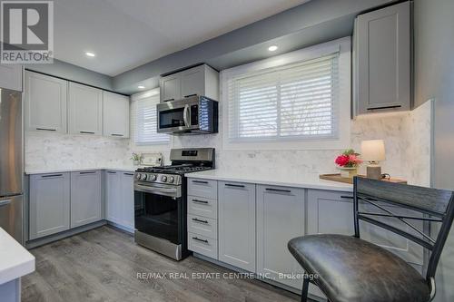 51 Rossford Crescent E, Kitchener, ON - Indoor Photo Showing Kitchen With Upgraded Kitchen