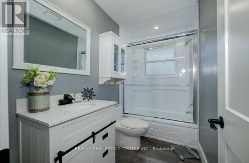 51 Rossford Crescent E, Kitchener, ON - Indoor Photo Showing Bathroom