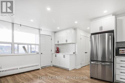 507 - 15 Albright Road, Hamilton, ON - Indoor Photo Showing Kitchen