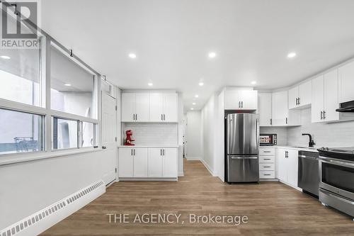 507 - 15 Albright Road, Hamilton, ON - Indoor Photo Showing Kitchen