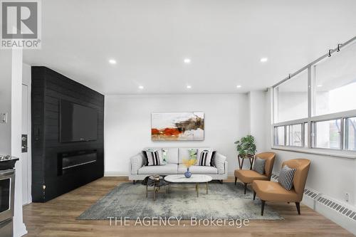 507 - 15 Albright Road, Hamilton, ON - Indoor Photo Showing Living Room