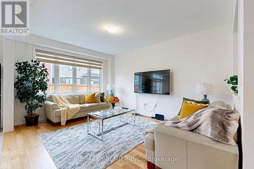 29 Lise Lane, Haldimand, ON - Indoor Photo Showing Living Room