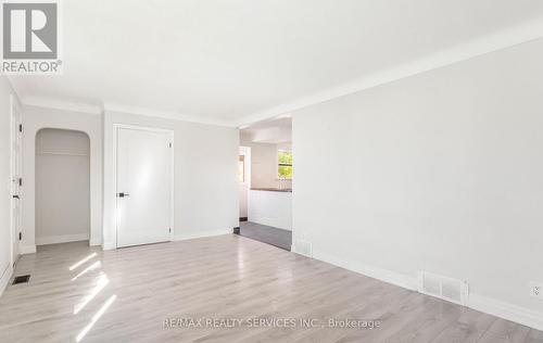 11 Garnet Street, St. Catharines, ON - Indoor Photo Showing Other Room