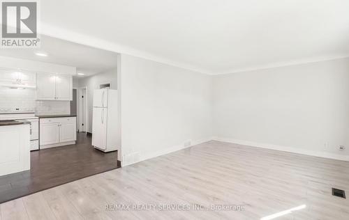 11 Garnet Street, St. Catharines, ON - Indoor Photo Showing Kitchen