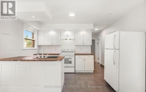 11 Garnet Street, St. Catharines, ON - Indoor Photo Showing Kitchen With Double Sink