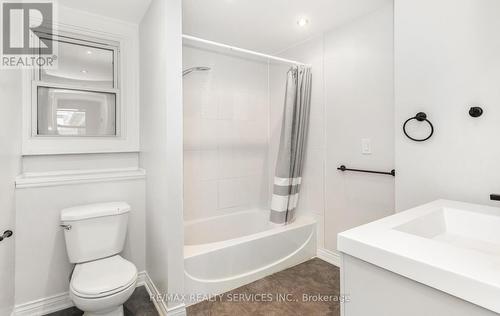 11 Garnet Street, St. Catharines, ON - Indoor Photo Showing Bathroom