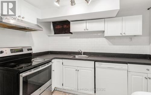 11 Garnet Street, St. Catharines, ON - Indoor Photo Showing Kitchen