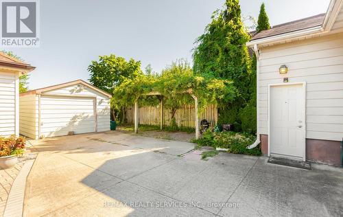 11 Garnet Street, St. Catharines, ON - Outdoor With Exterior