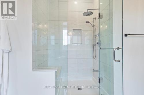 221 Agro Street, Hamilton, ON - Indoor Photo Showing Bathroom