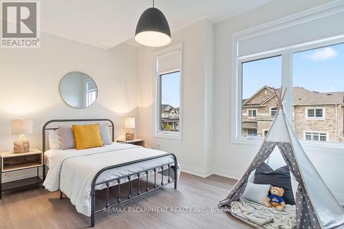 221 Agro Street, Hamilton, ON - Indoor Photo Showing Bedroom