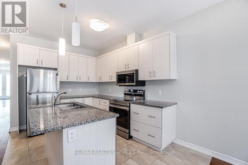 207 Louise Street, Welland, ON - Indoor Photo Showing Kitchen With Double Sink With Upgraded Kitchen