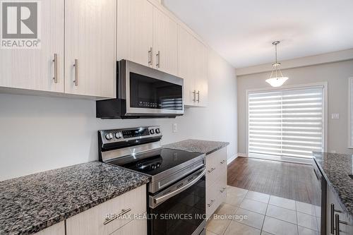 207 Louise Street, Welland, ON - Indoor Photo Showing Kitchen With Upgraded Kitchen