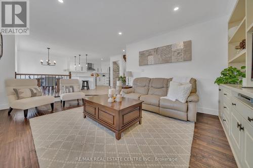 15 Yarrow Court, Kitchener, ON - Indoor Photo Showing Living Room