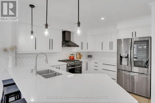 15 Yarrow Court, Kitchener, ON - Indoor Photo Showing Kitchen With Double Sink With Upgraded Kitchen