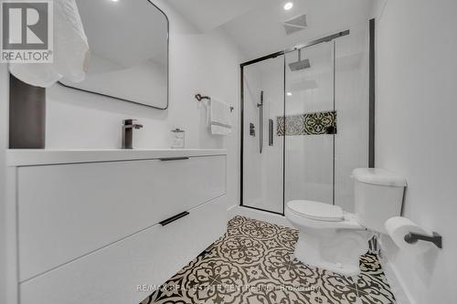 15 Yarrow Court, Kitchener, ON - Indoor Photo Showing Bathroom