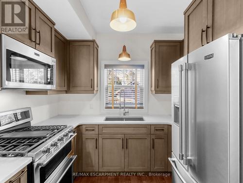 96 Alma Street, St. Thomas, ON - Indoor Photo Showing Kitchen With Stainless Steel Kitchen With Double Sink With Upgraded Kitchen