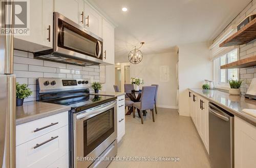 Upper - 18 Jay Court, Kitchener, ON - Indoor Photo Showing Kitchen With Upgraded Kitchen