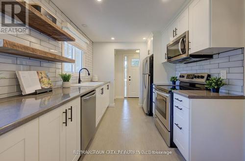 Upper - 18 Jay Court, Kitchener, ON - Indoor Photo Showing Kitchen With Upgraded Kitchen