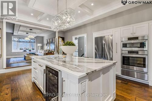 149 Miller Drive, Hamilton, ON - Indoor Photo Showing Kitchen With Upgraded Kitchen