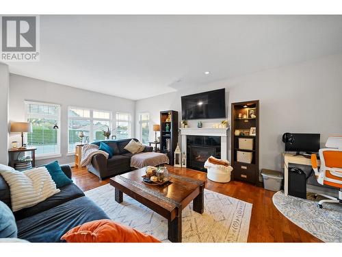 206 O'Connor Road, Kamloops, BC - Indoor Photo Showing Living Room With Fireplace