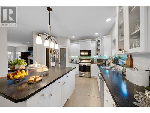 206 O'Connor Road, Kamloops, BC - Indoor Photo Showing Kitchen With Double Sink With Upgraded Kitchen