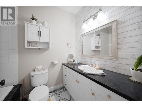 206 O'Connor Road, Kamloops, BC - Indoor Photo Showing Bathroom