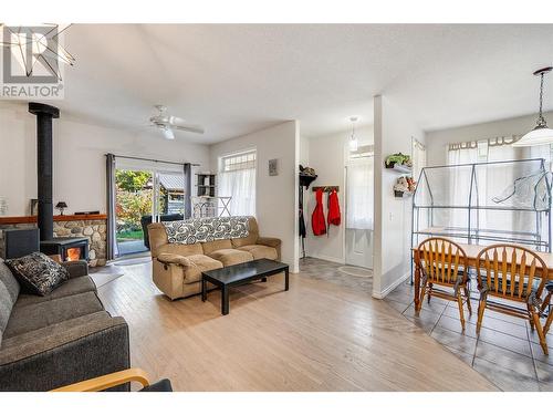 1428 Nighthawk Drive, Castlegar, BC - Indoor Photo Showing Living Room With Fireplace