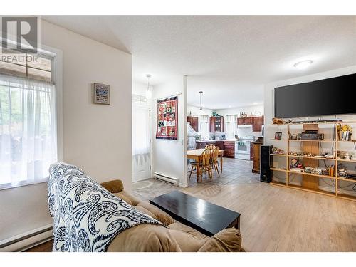 1428 Nighthawk Drive, Castlegar, BC - Indoor Photo Showing Living Room