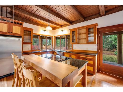 1428 Nighthawk Drive, Castlegar, BC - Indoor Photo Showing Dining Room