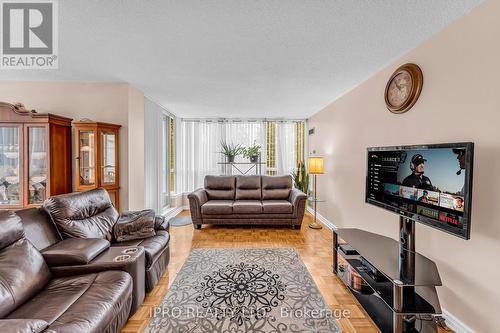 213 - 12 Laurelcrest Street, Brampton, ON - Indoor Photo Showing Living Room