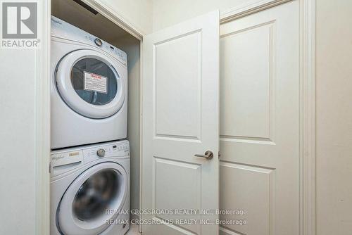 216 - 39 Annie Craig Drive, Toronto, ON - Indoor Photo Showing Laundry Room