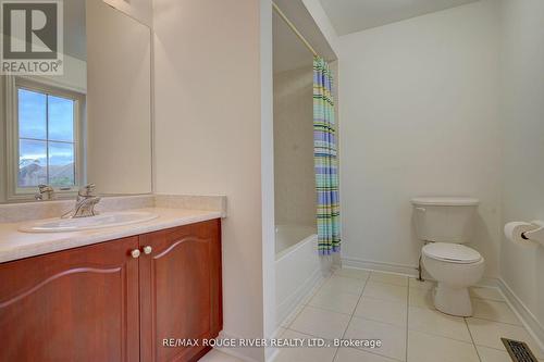 13 Pathlink Gate, Brampton, ON - Indoor Photo Showing Bathroom