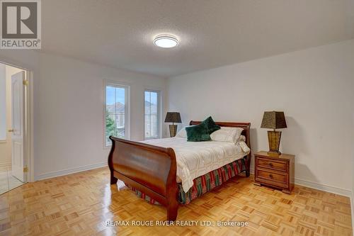 13 Pathlink Gate, Brampton, ON - Indoor Photo Showing Bedroom