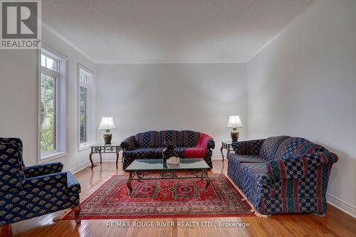 13 Pathlink Gate, Brampton, ON - Indoor Photo Showing Living Room