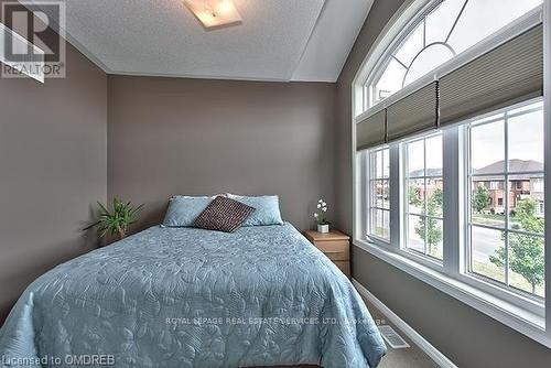 4799 Thomas Alton Boulevard, Burlington, ON - Indoor Photo Showing Bedroom